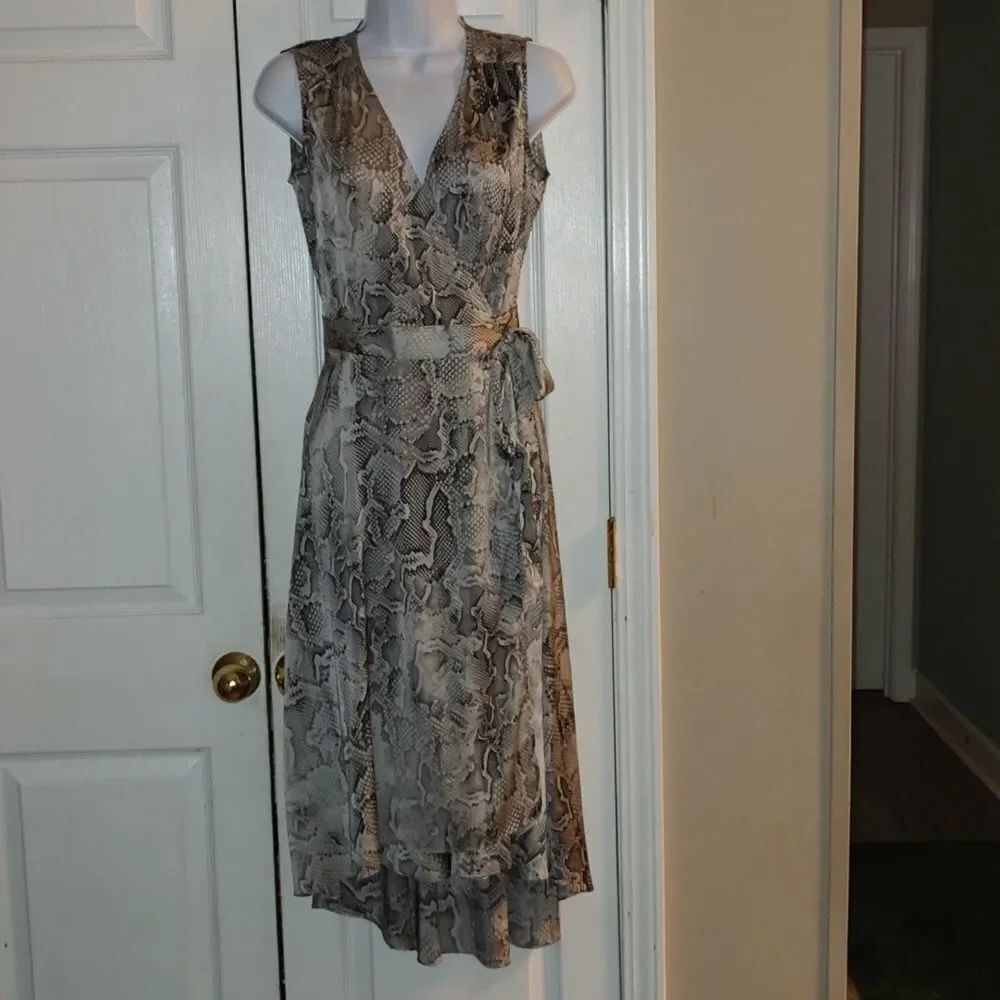 White House Black Market silk look and feel wrap dress Snakeskin  Sz 00